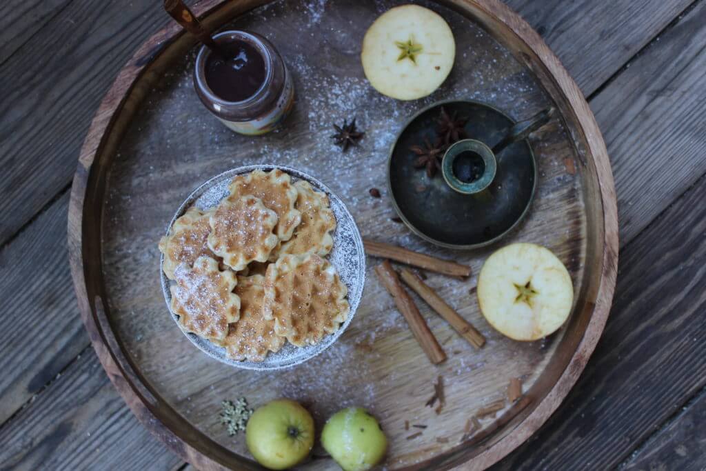 Apple Cinnamon Waffles | Holle