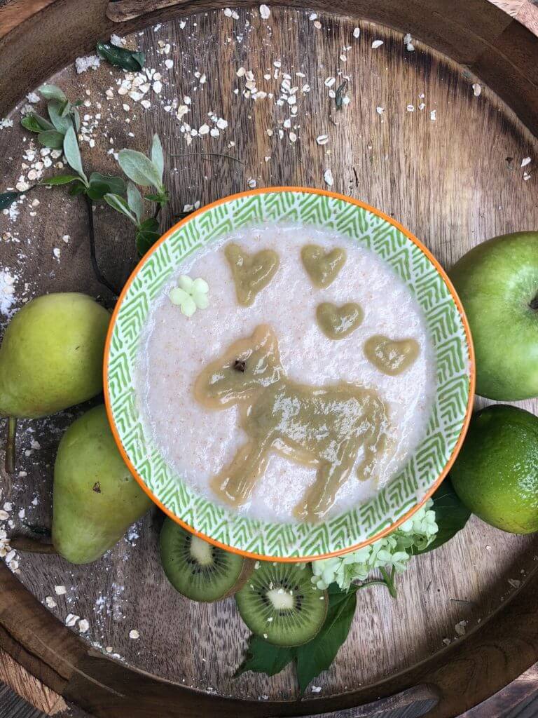 Pear banana kiwi puree on baby semolina porridge | Holle