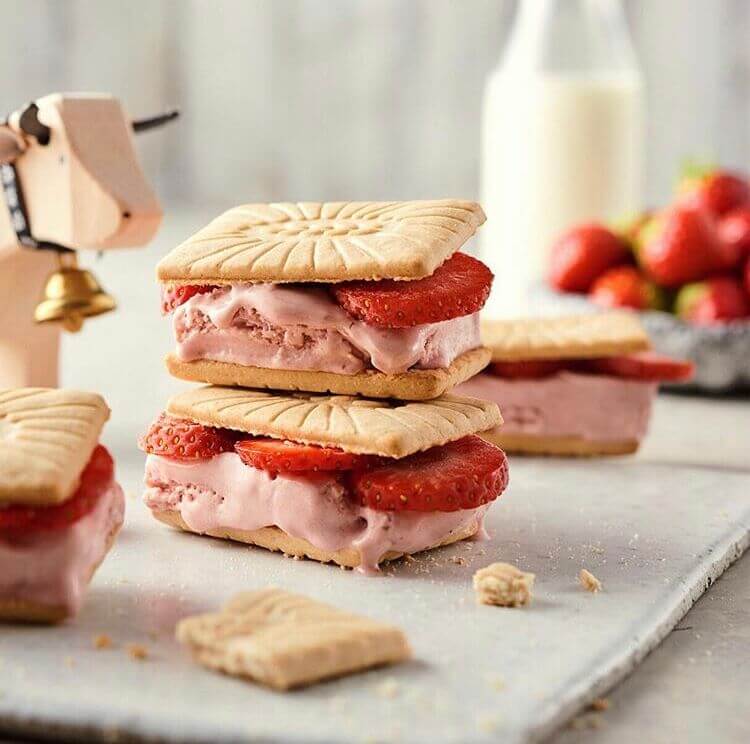 Strawberry sandwich ice cream with Holle Organic Spelt Biscuits | Holle