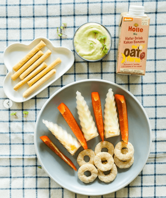 Snack plate with avocado & honeydew melon | Holle